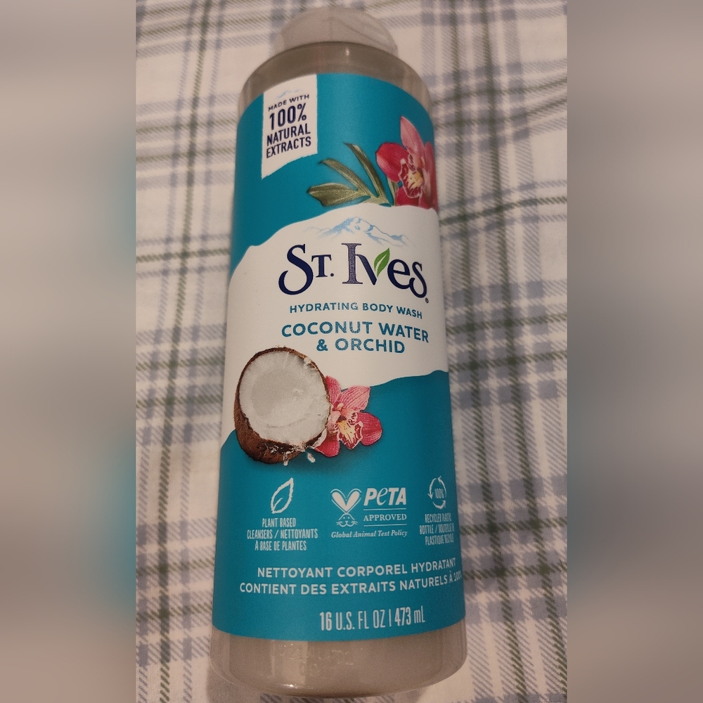 NEW! St Ives Body Wash 16oz